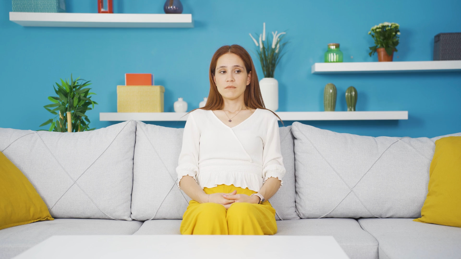 孤独又悲伤的年轻女性02