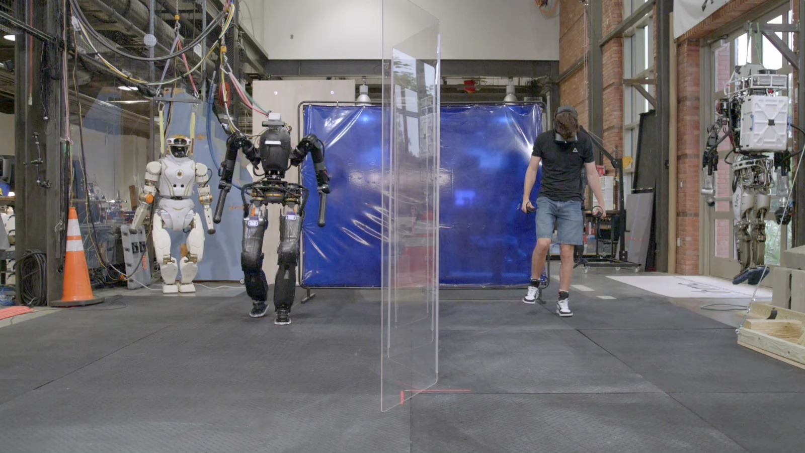 [搬] 用于遥操作双足机器人的预测和自适应脚步流