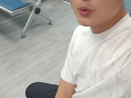 00后不干保安。改劳务一个月能不能买台大g