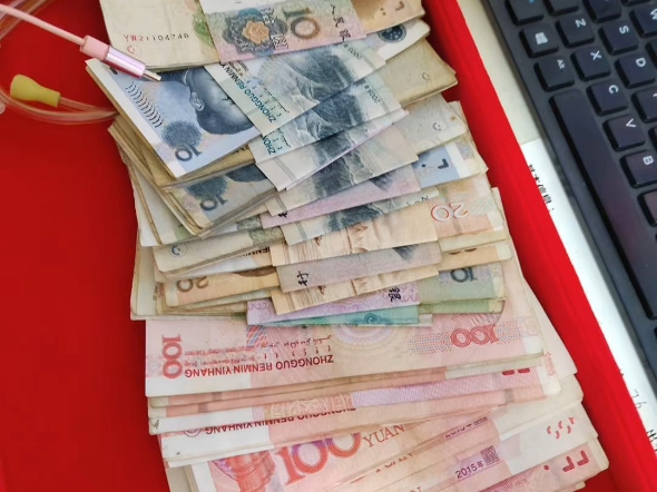 听力受损三十多年的奶奶，捡废品攒下的钱，为自己购置了一台助听