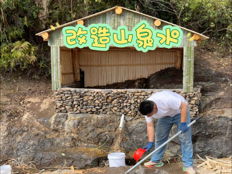马路边泉水池的屋顶做好了，以后落叶不会掉落到水池里了。这样