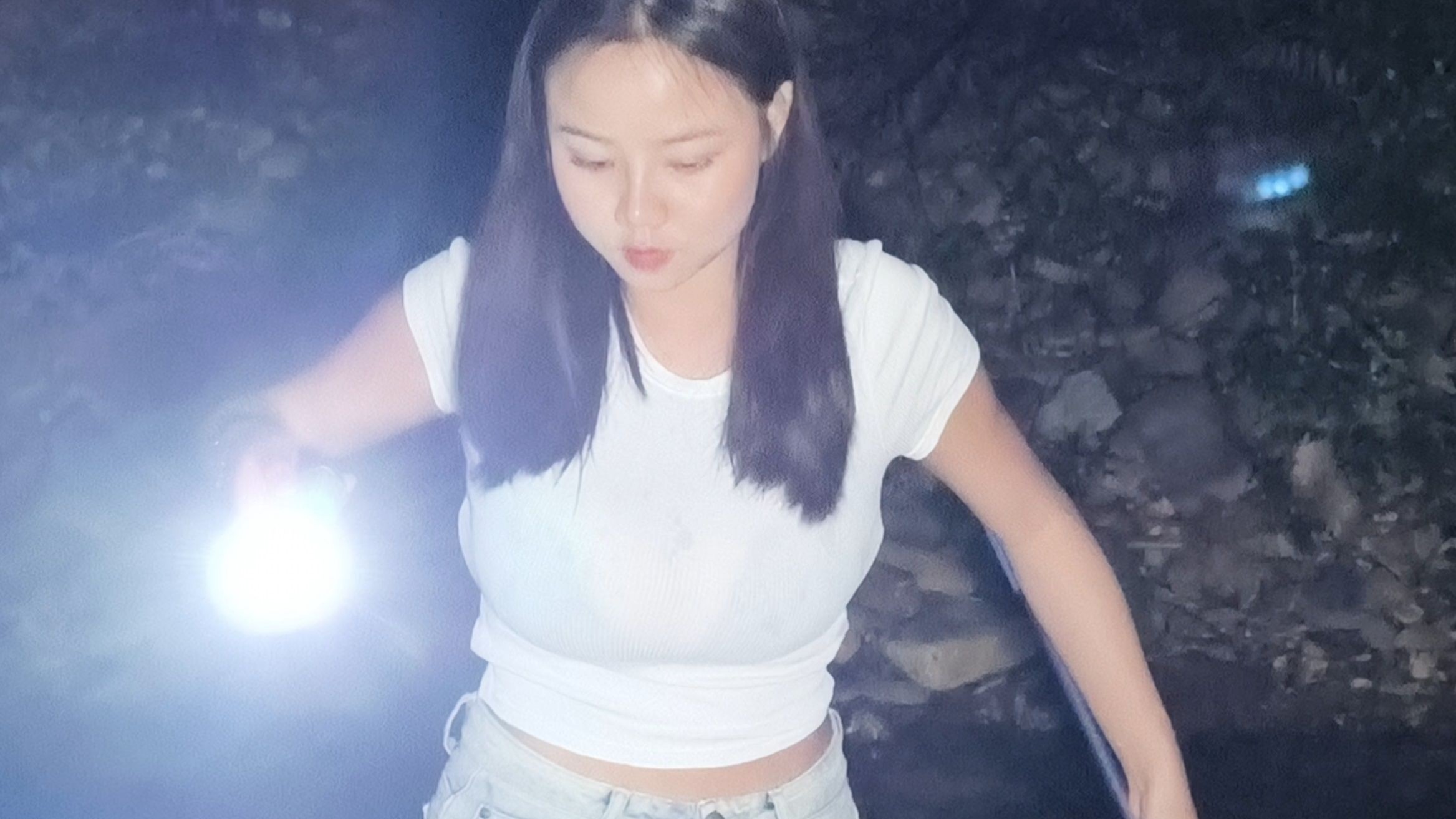 彩礼1万3娶回家的媳妇，不买包，不买口红，就爱野外抓鱼