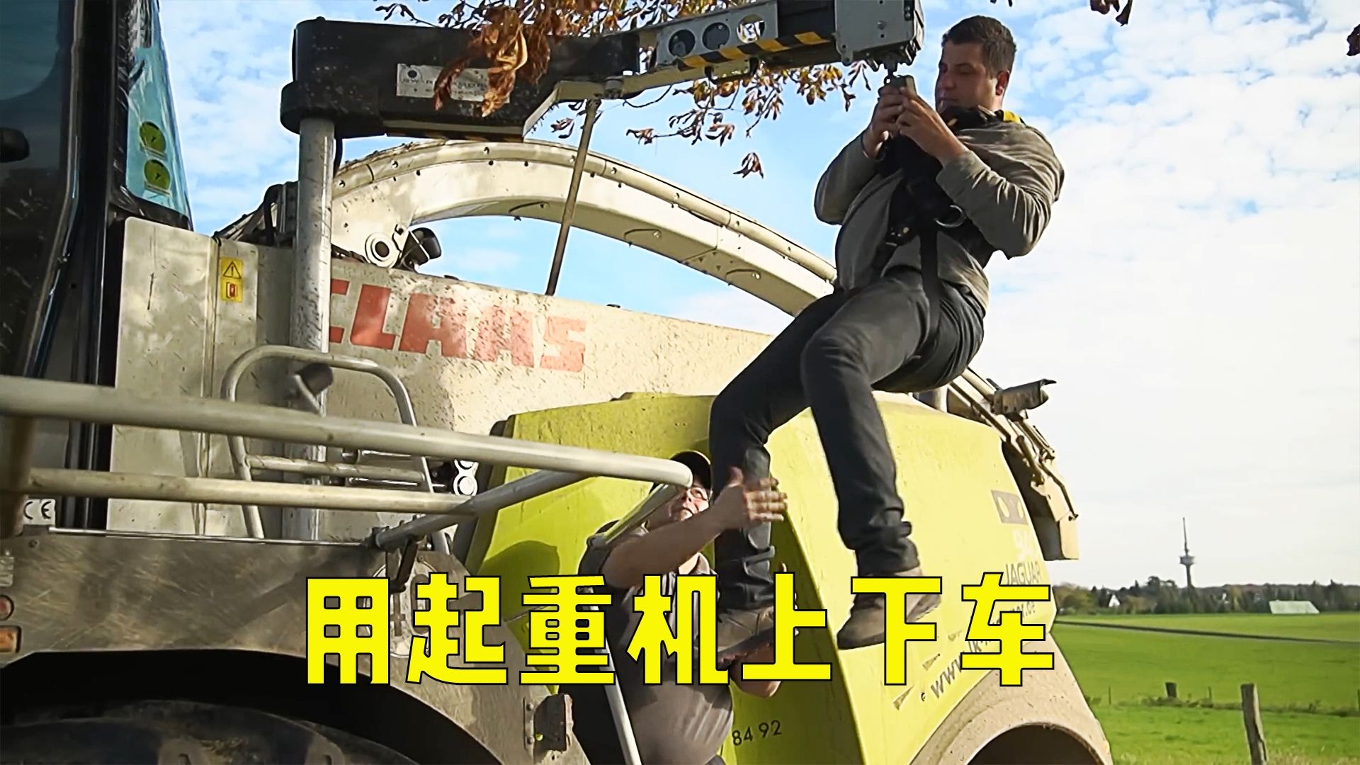 肋骨以下瘫痪还能开联合收割机，通过起重机把自己吊进驾驶室！