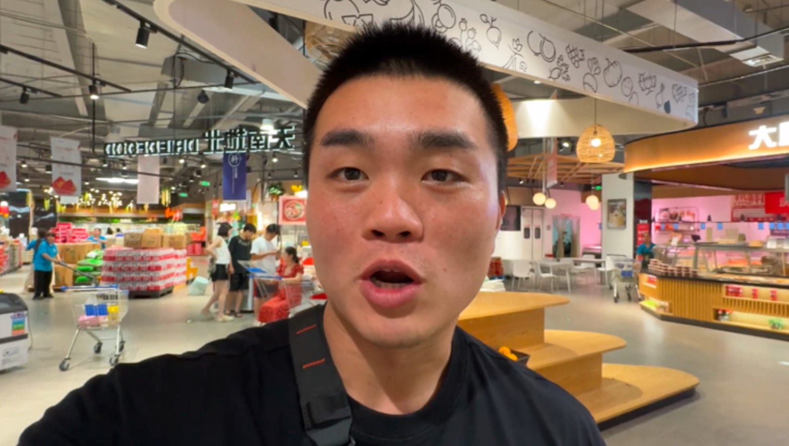 80岁的他为坡脚的她，种了满院地瓜