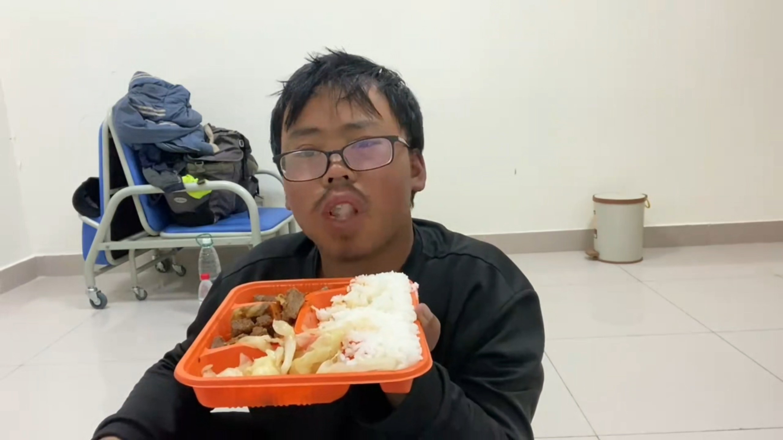 《黑猪亡命四川》第一集 就是差距