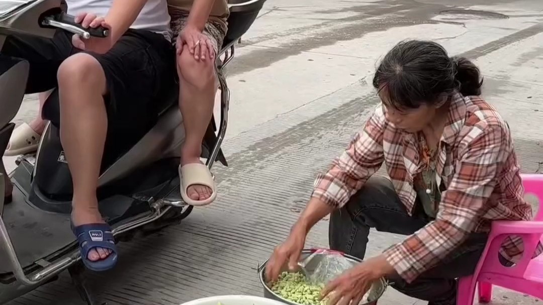 和婆婆卖豆子的一天
