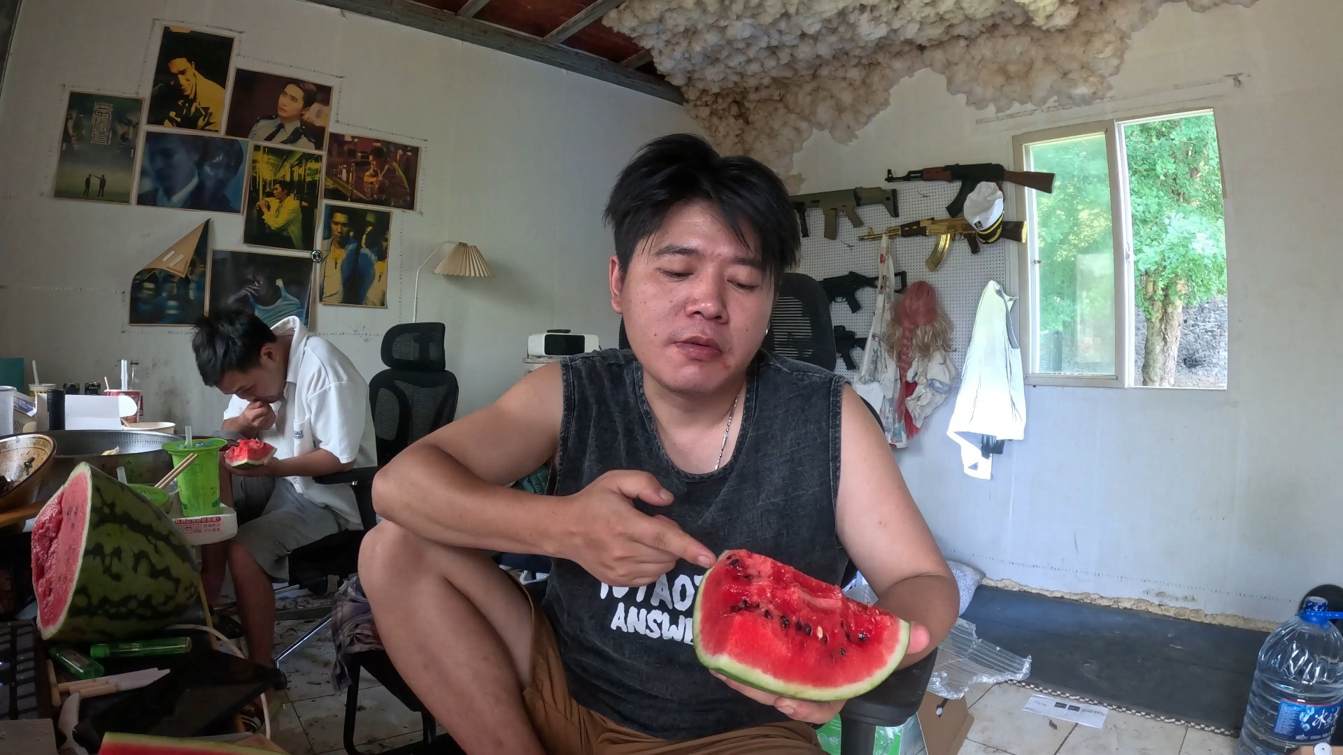 上次6块钱的西瓜是坏的！这次咱们搞8块钱的！看看怎么回事！