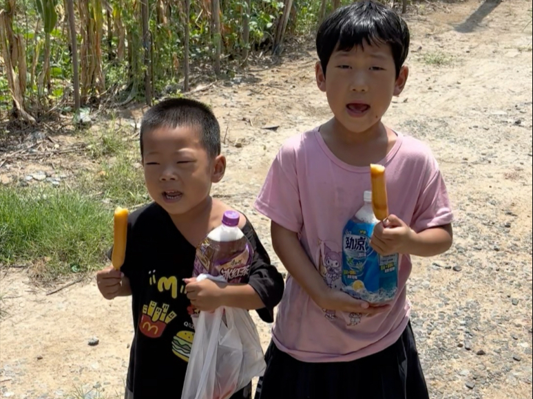 攒了几个月的“废品”今天收拾一下拿去卖掉 给弟弟妹妹买点