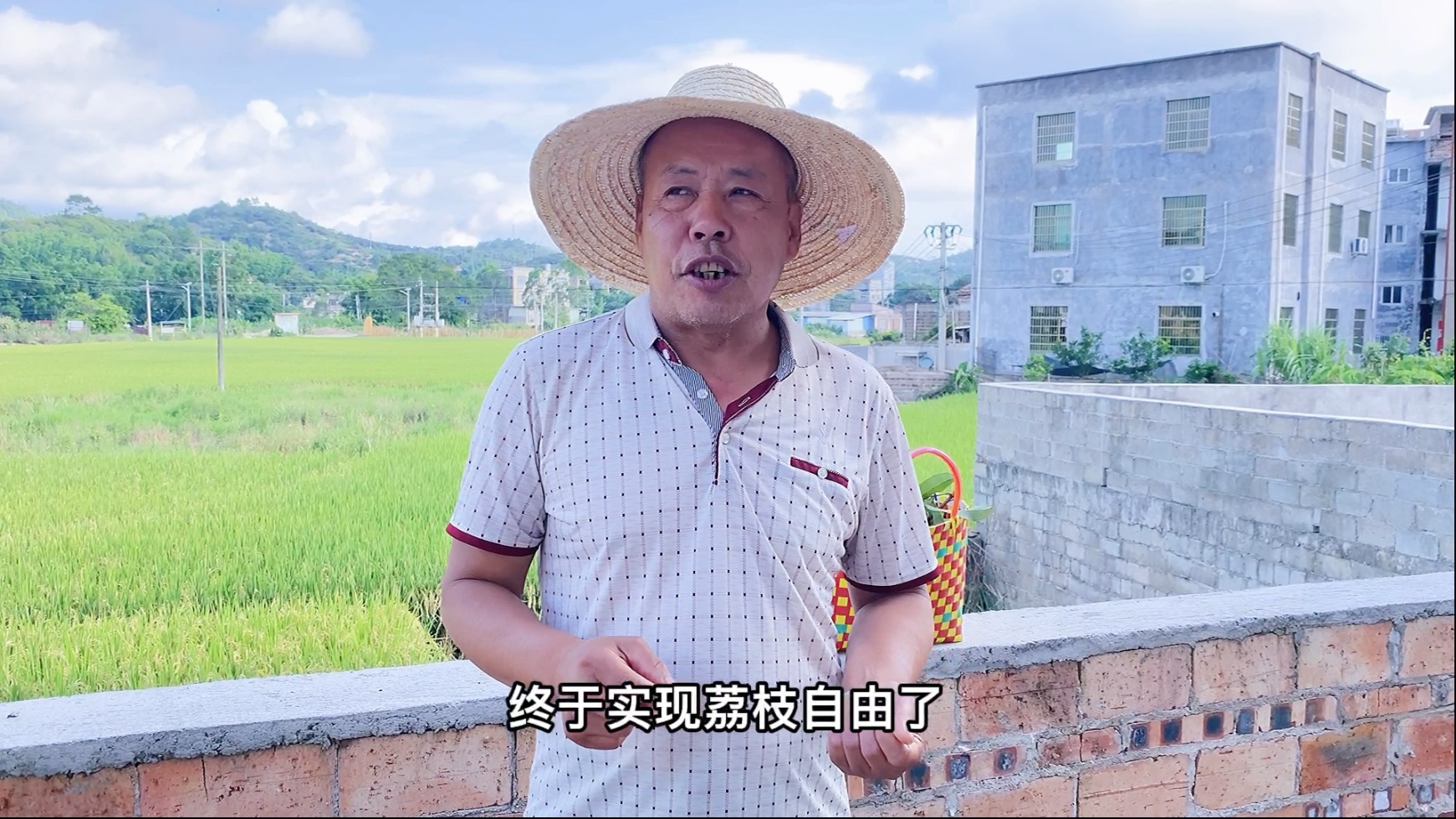 大爷来到广西做客，终于实现了吃荔枝自由，太开心了！
