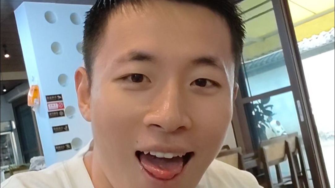 不要看惯了互联网上高质量的生活，就忘记自己是农村的孩子