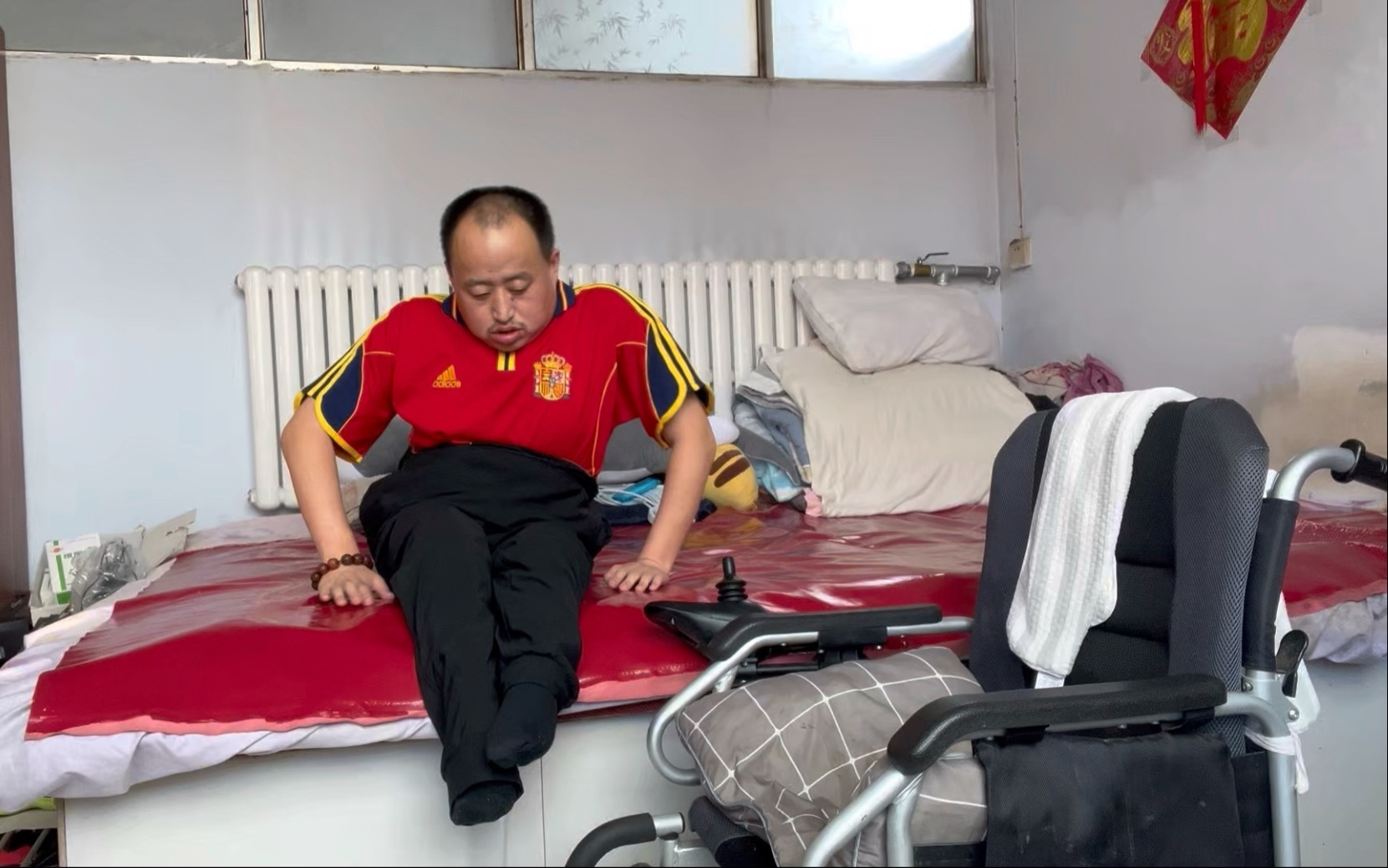 我35岁了，没结婚没工作，父母去世！一个人如何在农村生活