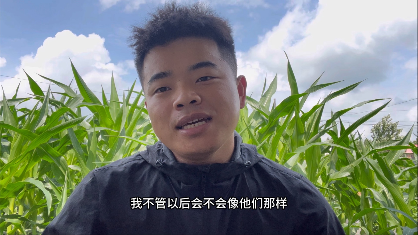 一家人都是残疾，很多粉丝对此都很疑惑，听听小强是怎么回答的