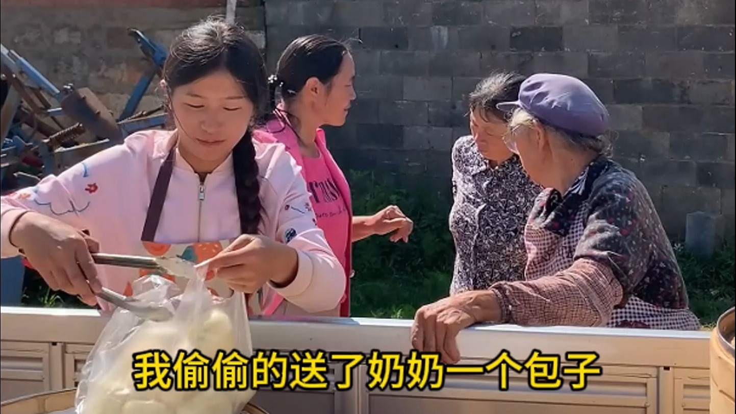 虽然今天卖包子的过程不是很顺利，但是下午去工地和父母干了一
