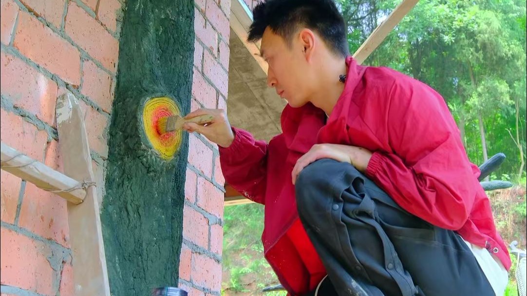 用下水管打造完房子后，把圆柱子改造出真树造型，简直就是完美成