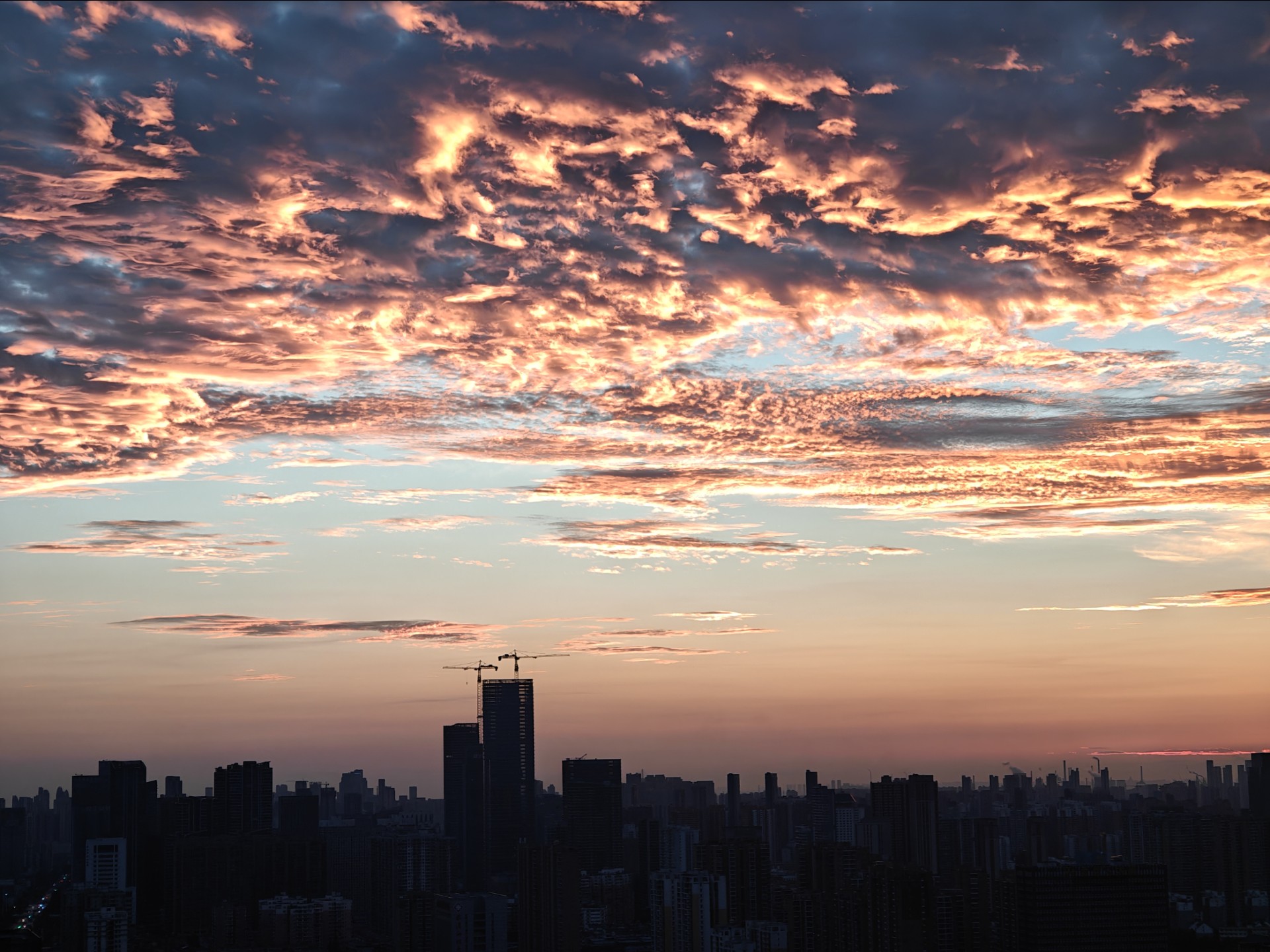 “我的眼睛太小，总是装不下太多眼泪.”“你的眼睛太小，总是装