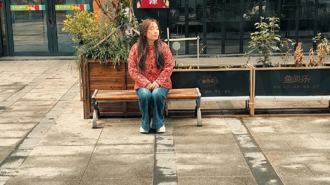 女人苦苦等了十年却等到男人开这个来接她......