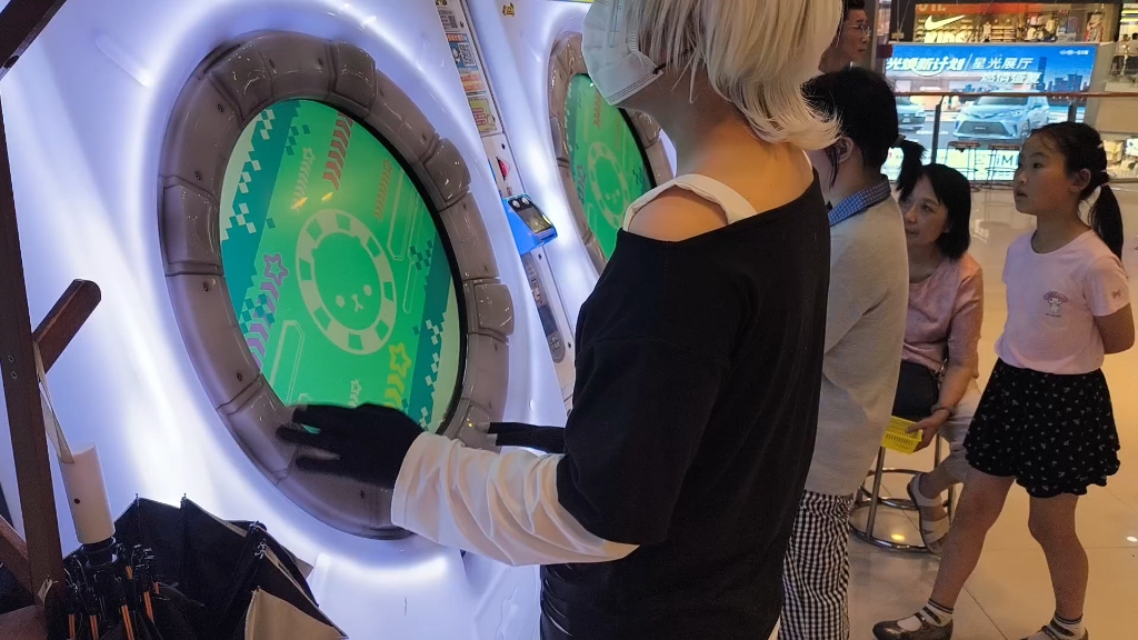 要乐奈激战壹雫空但是被一脚踢死了。。。