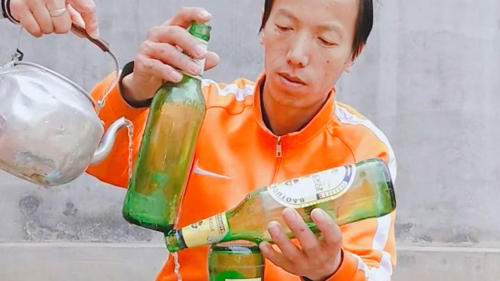 【中国平衡术】平衡术王，流水也无法让啤酒瓶倒下
