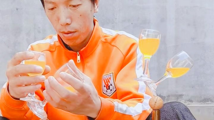【中国平衡术】平衡术王，让核桃上的高脚杯保持平衡
