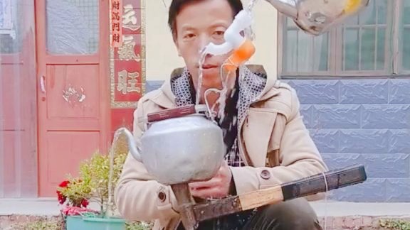 【中国平衡术】平衡术王，在水中做一个平衡