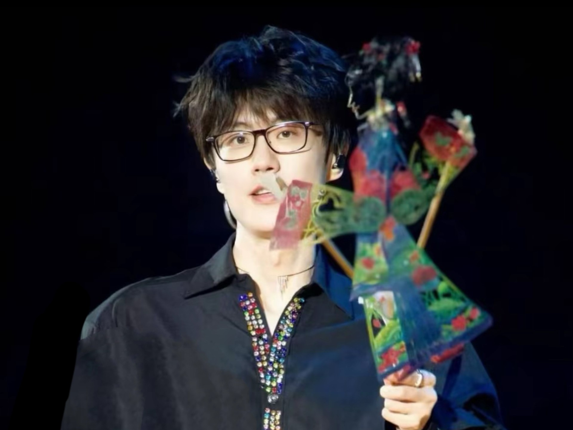 许嵩来济南也得玩玩皮影再走