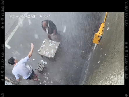 下午4:56输的棋，坐到了晚上8:47，大爷在雨里反思了4个小时
