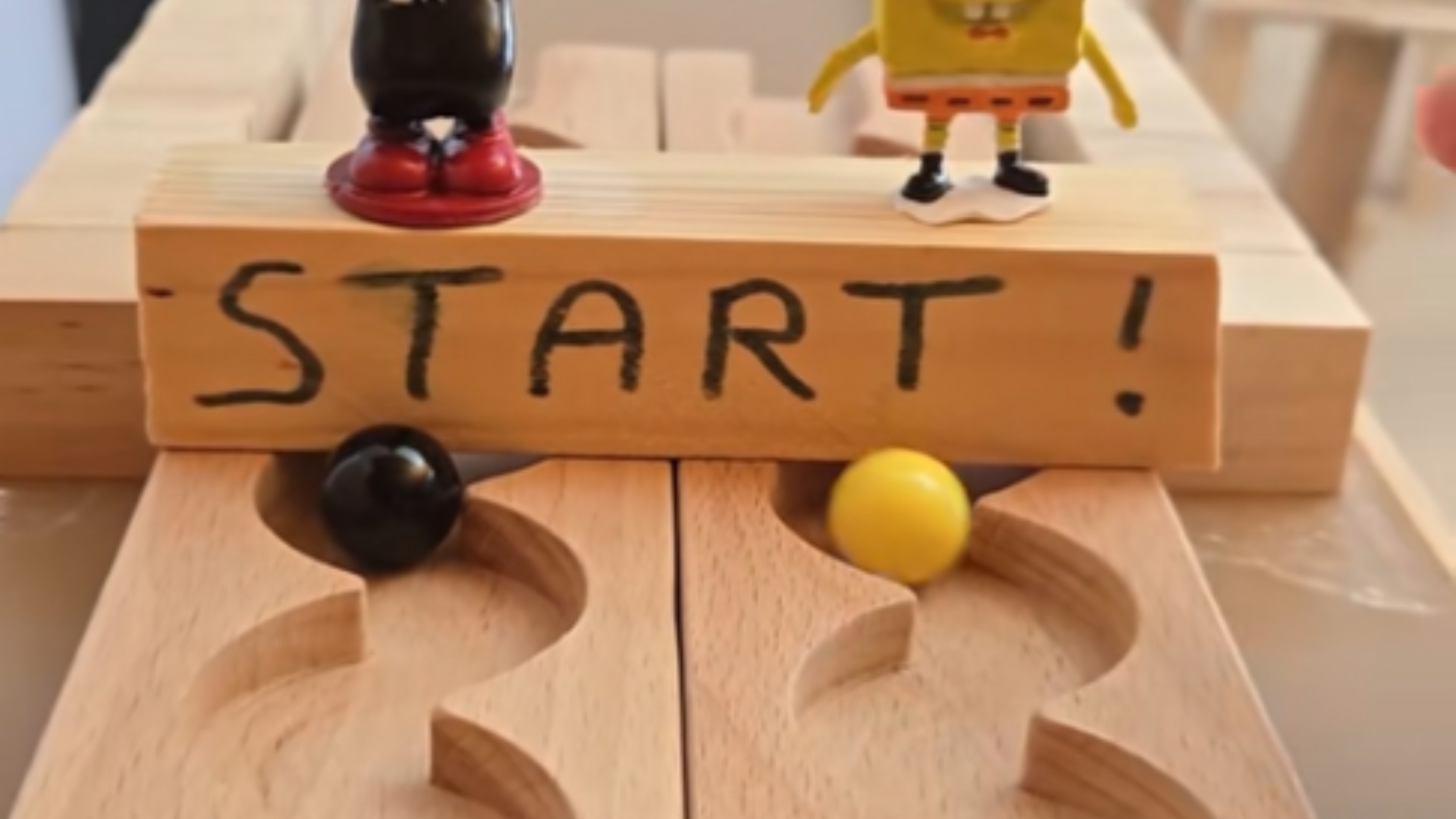 小黑VS小黄--请选择你的颜色！