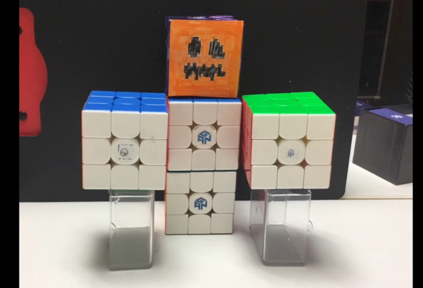 《魔 方 跳 舞 机》