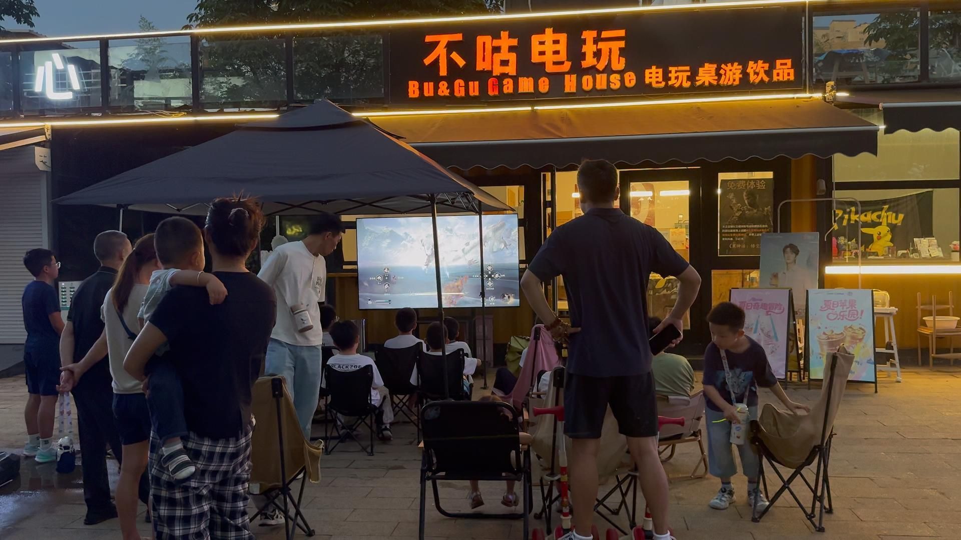 开电玩店一年多，库迪咖啡＋英雄联盟ip卡牌，这下是真要好起来了！简