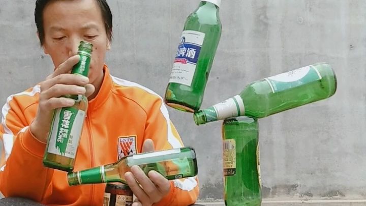 【中国平衡术】平衡术王，垒酒瓶这方面就没输过