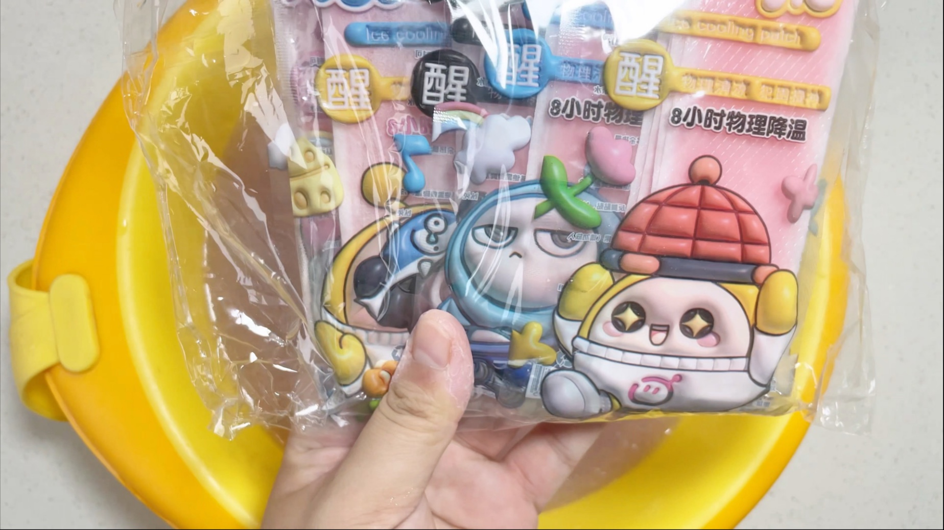 拿史莱姆泡发冰凉贴是我做过最无聊的事儿