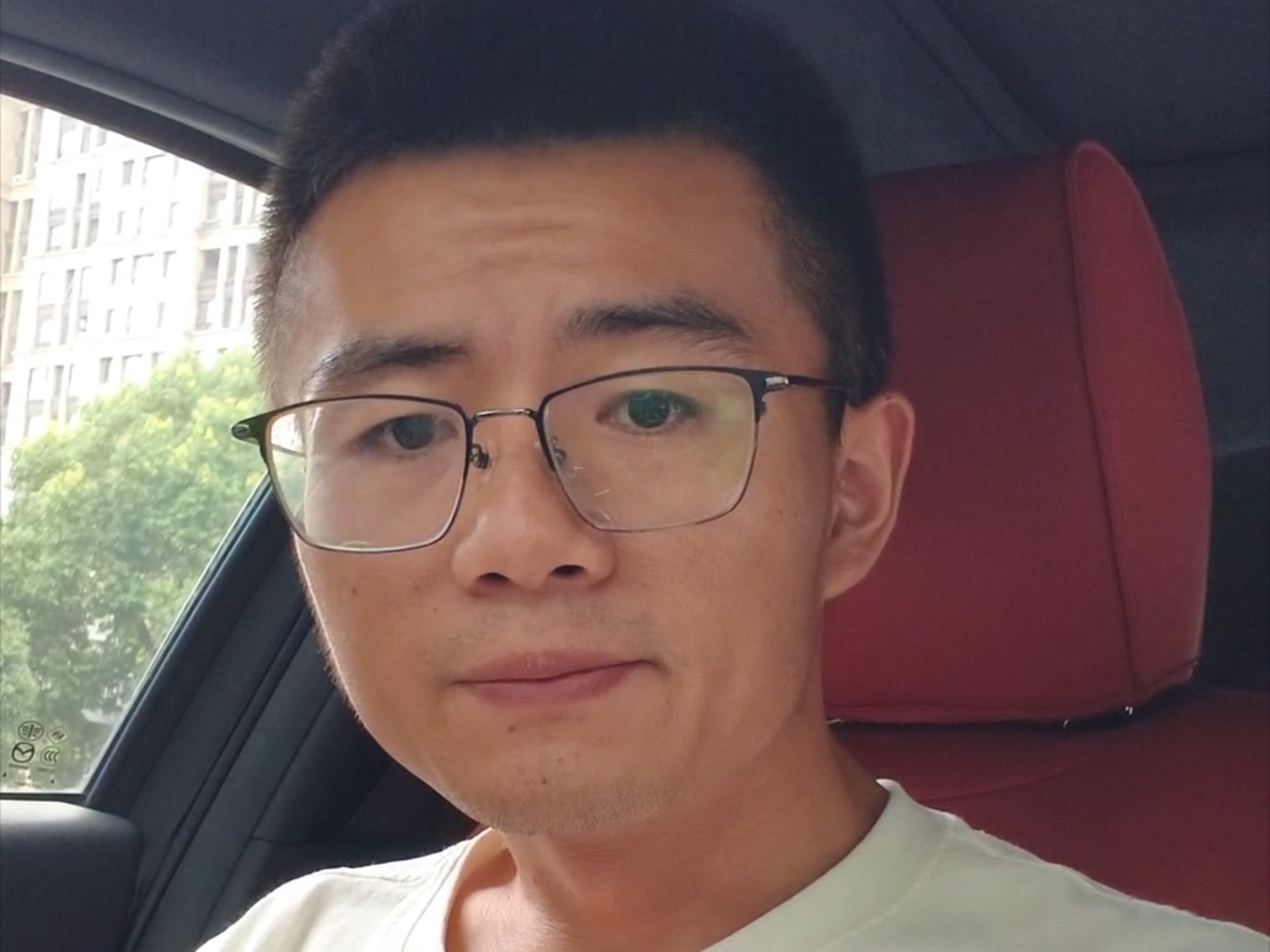 第一次以这样的形式和大家见面，希望我和画画的故事能让你有所