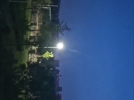 分不清是深夜還是清晨