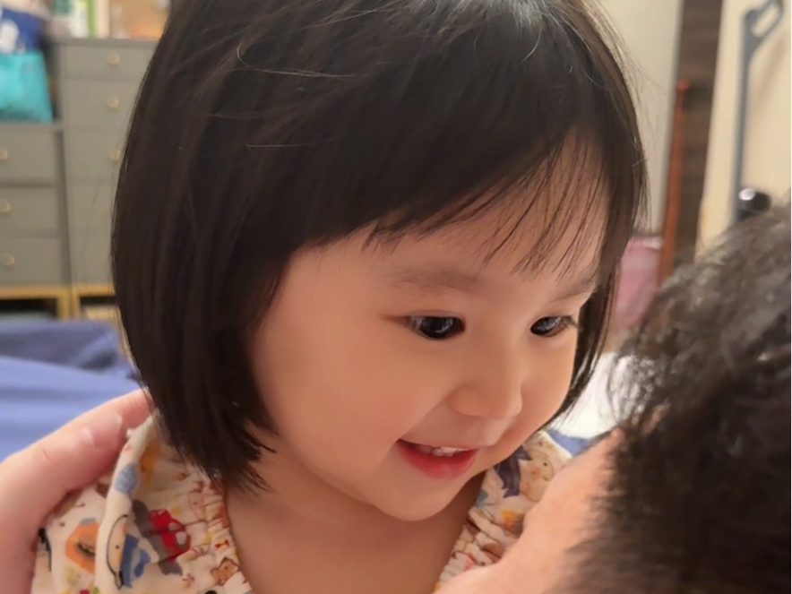 我看谁还想生女儿！她爸都快被她哄成胎盘了！！！！！！