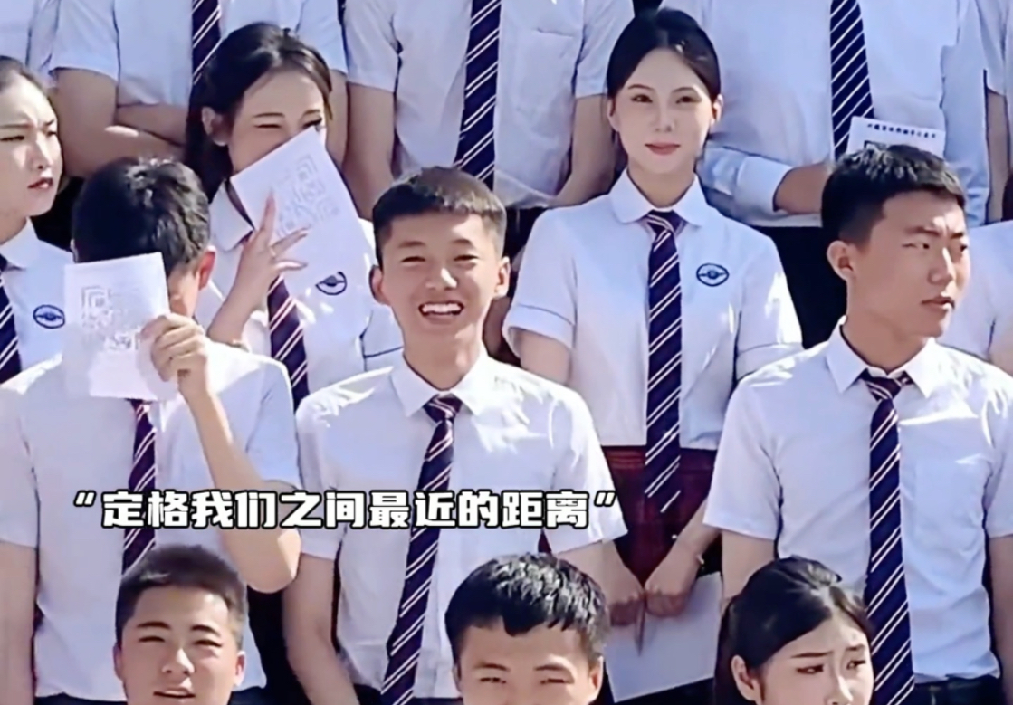 青春的美好回忆。曾经拼命逃离的地方，如今却成了永远！