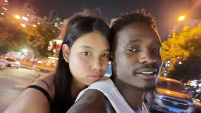 强烈要求有关部门，查一下教授有没有串通外人，把奖学金和女人当