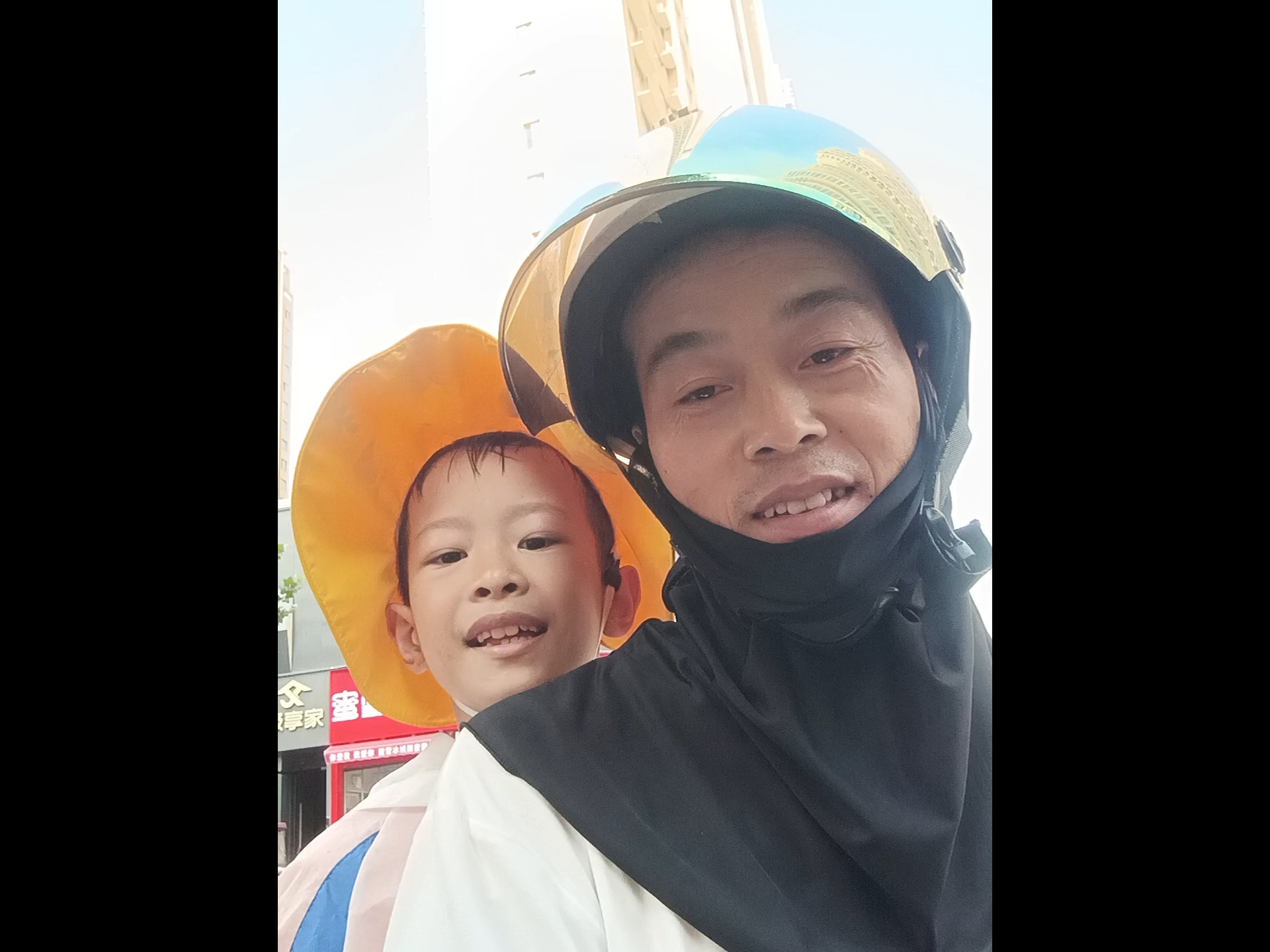 今天康康不上学，带着他去送外卖