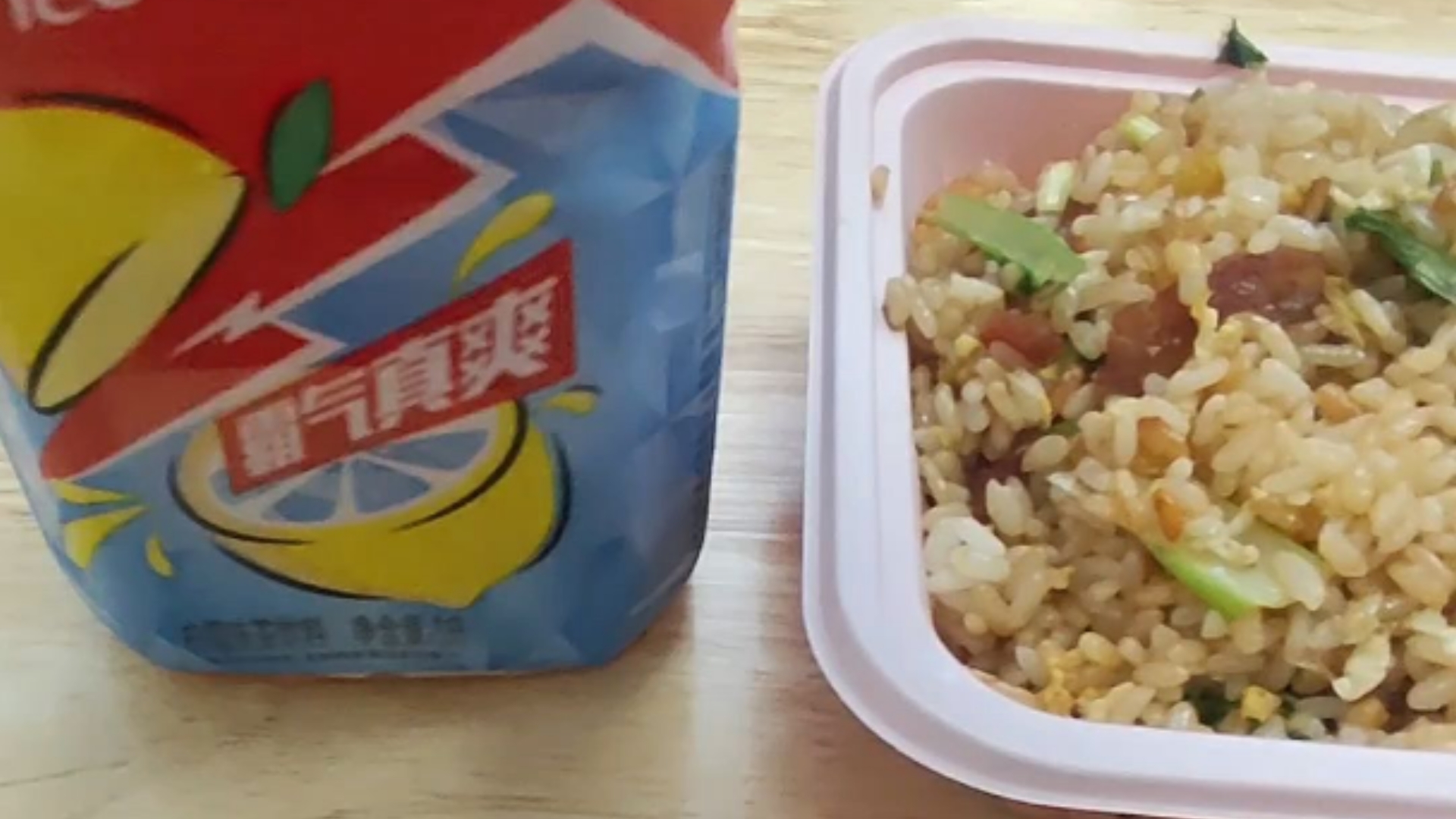 电子厂入职第四天:宿舍已经有老哥跑路了，今天老员工们开始给