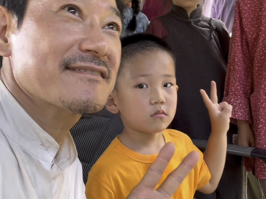 有些回忆，不只是照片。而是笑声、眼神，还有一代又一代的温暖。