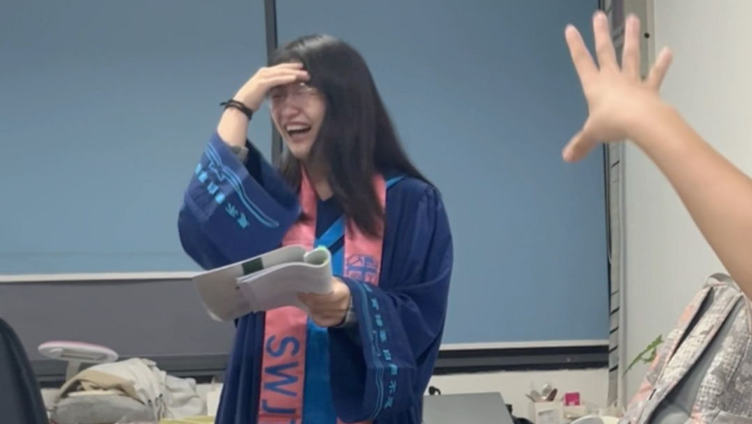 在好朋友面前读我的硕士论文致谢 这一切真的结束了……原来