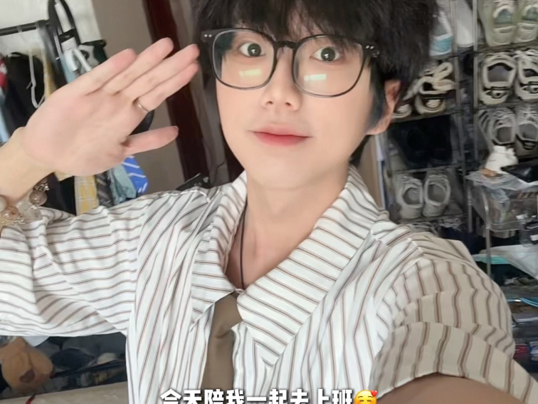 哥哥！今天陪我去上班！