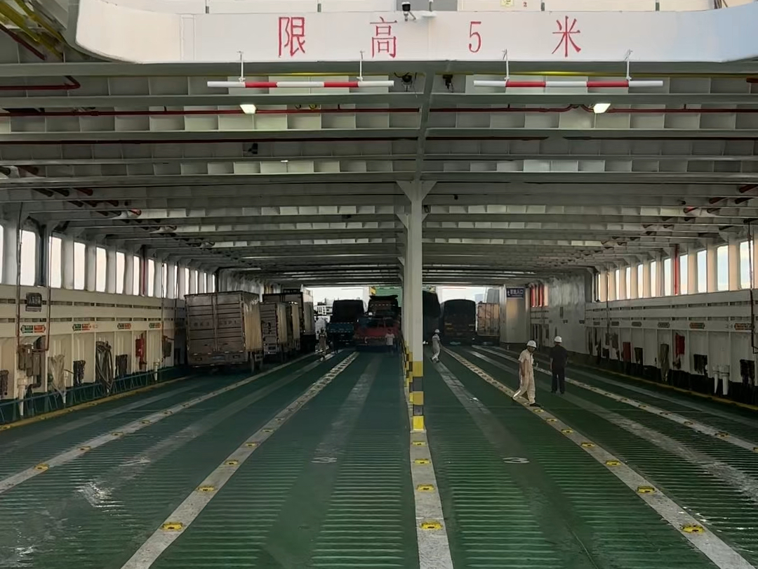 广西出发海南，拉一车管子，快来跟着货车司机体验吧