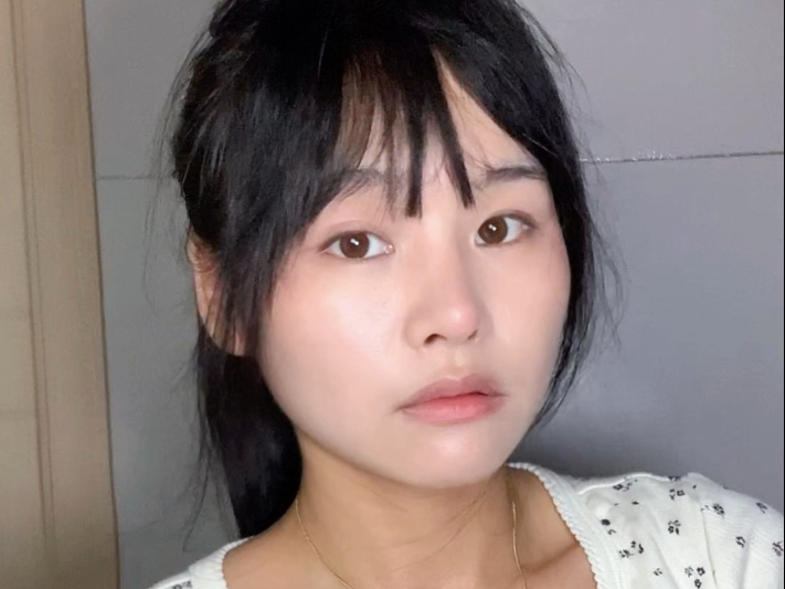 最近在看病，脚不舒服，还感冒了