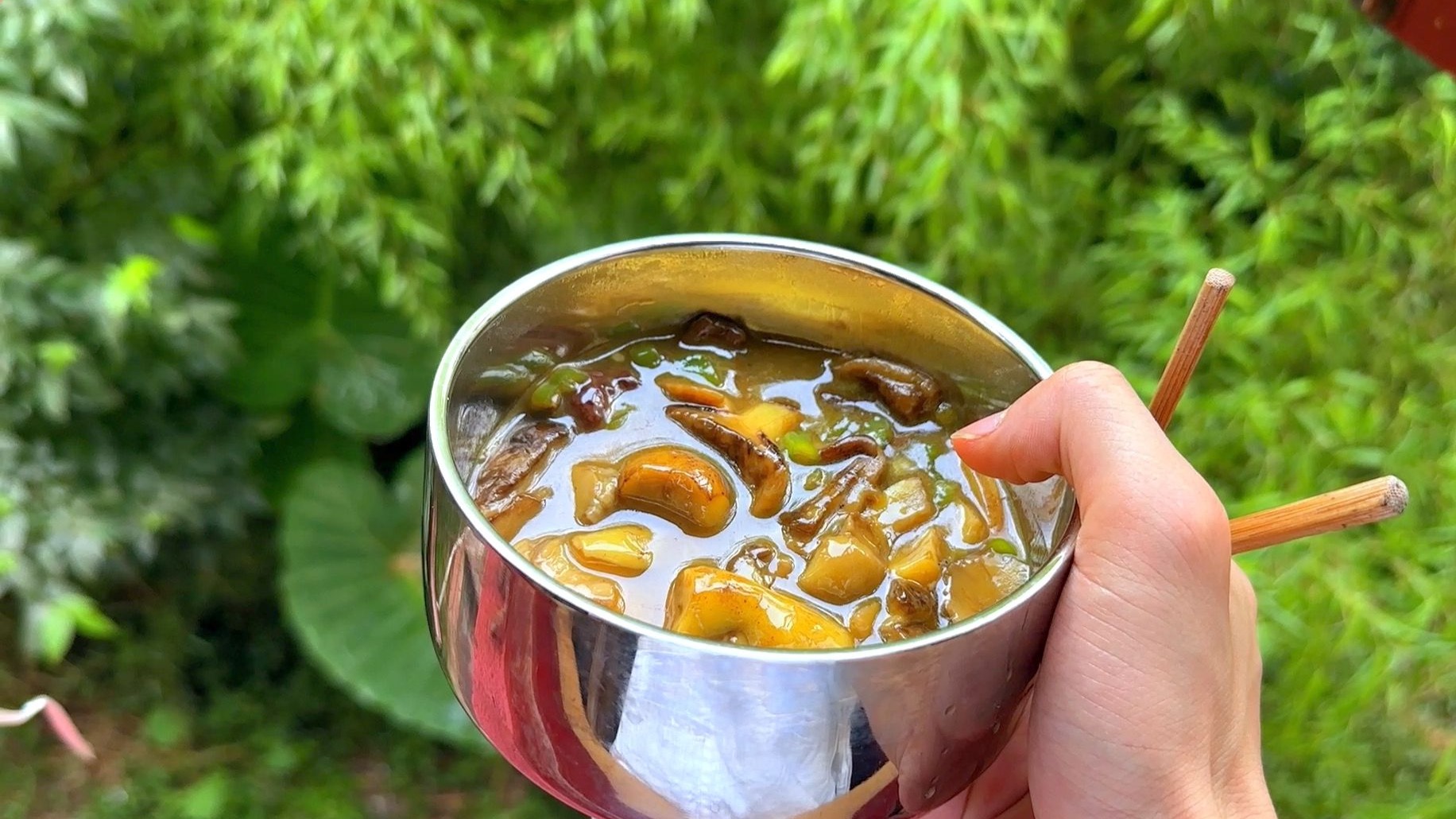 靠山吃山 道观的生活还可以慢一些
