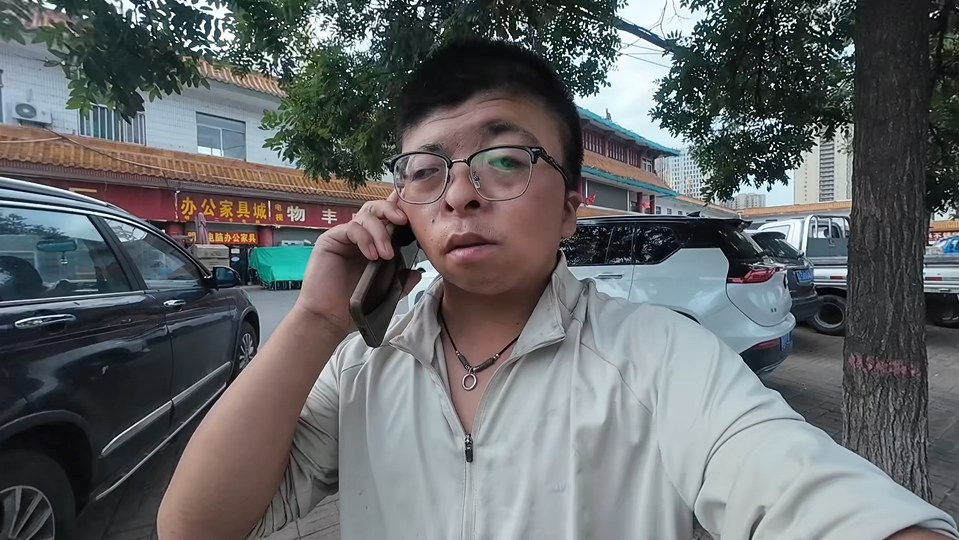33岁山西小伙生存日记，被不良老板骗的团团转，吃份速冻饺子压压