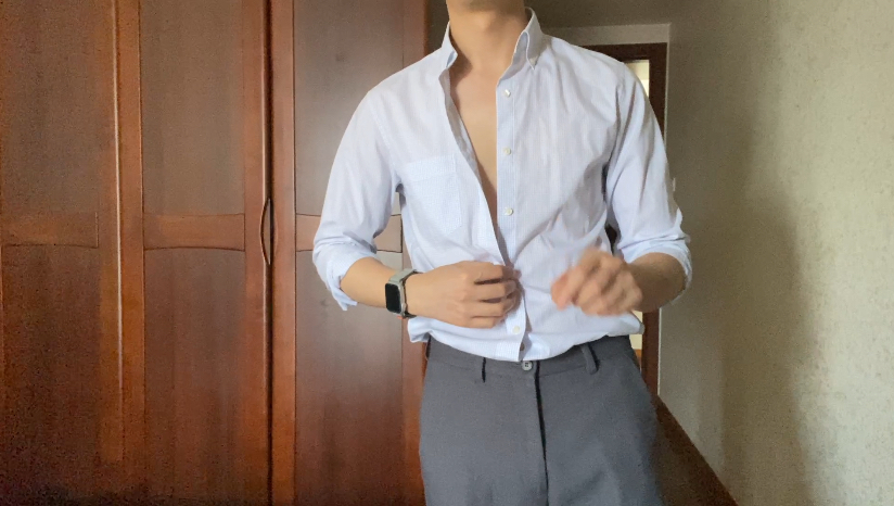 三十岁小叔叔的下班日常｜脱下衬衣皮鞋换上舒适的衣服，与狗狗相