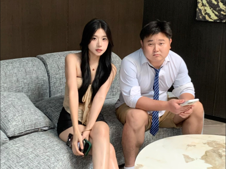 第八期给二哥当小助理啦 祝大家发发发 这期跟着二哥吃了三顿