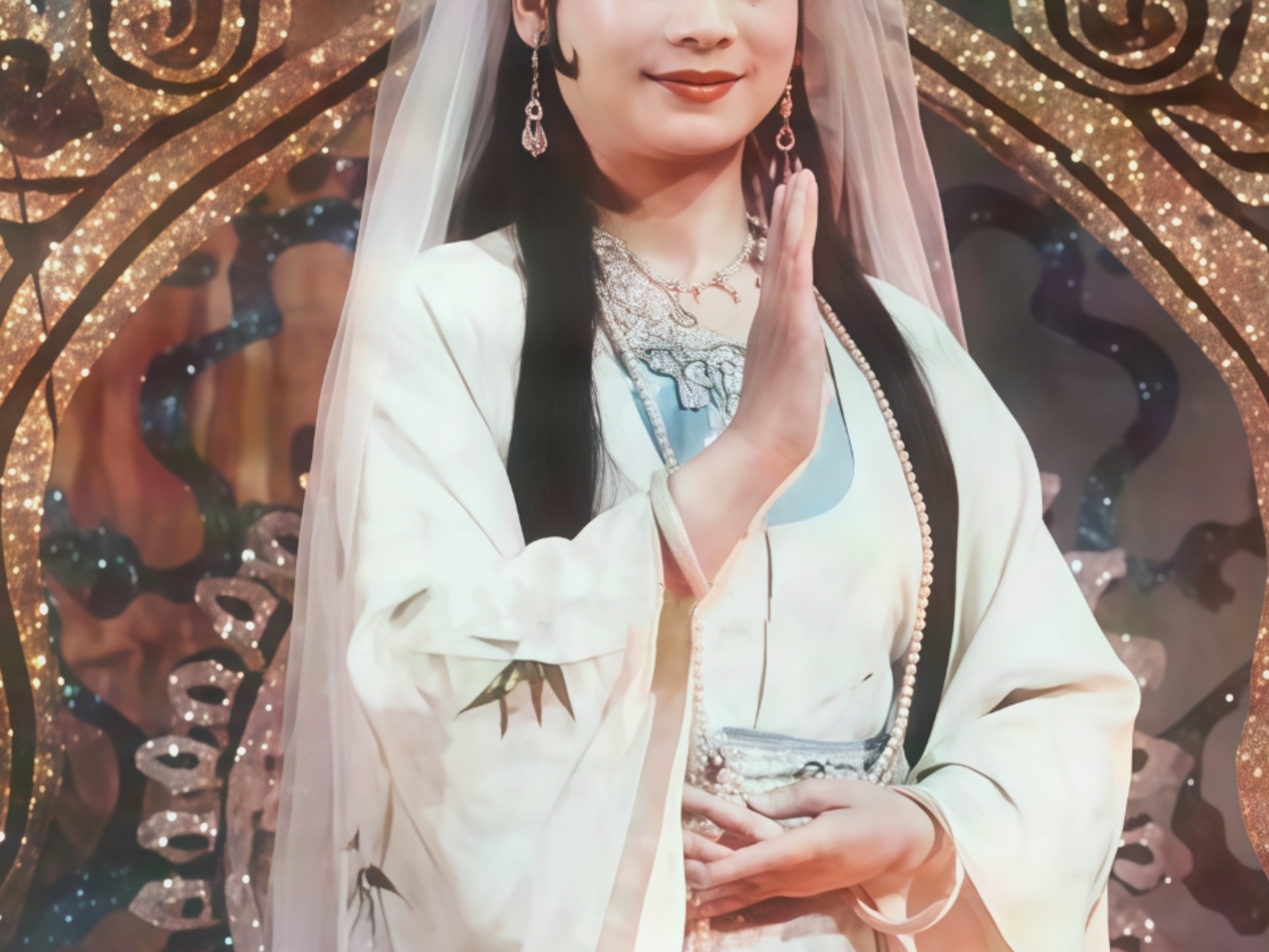 为了能演好观音，她特意去庙里观察菩萨的神态