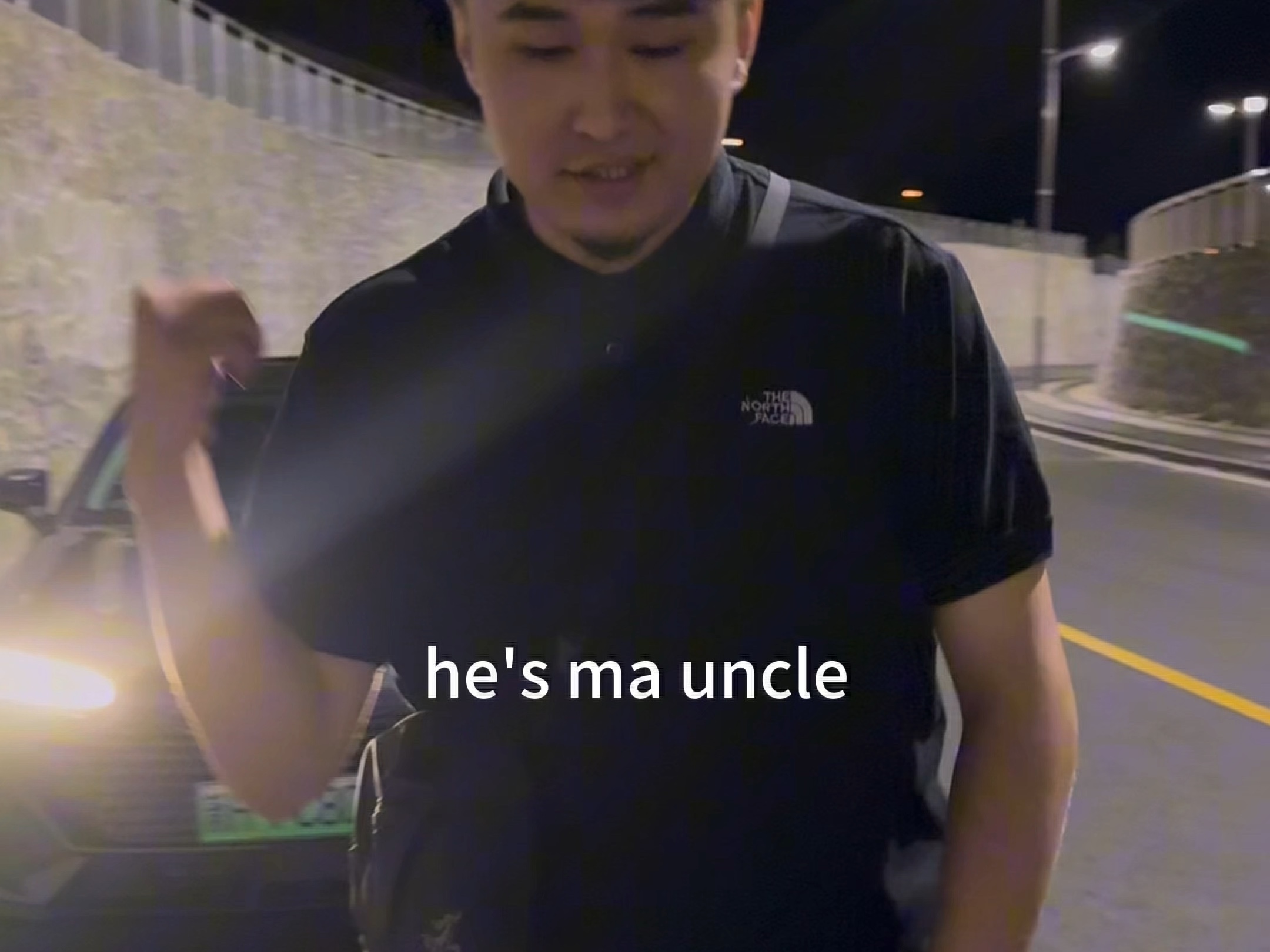 “他是我叔 台球厅里最显眼的啤酒肚”