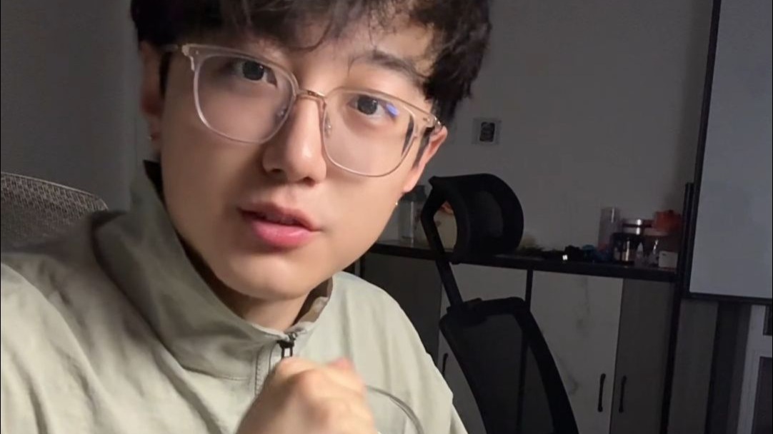你还跟公司共上情了？